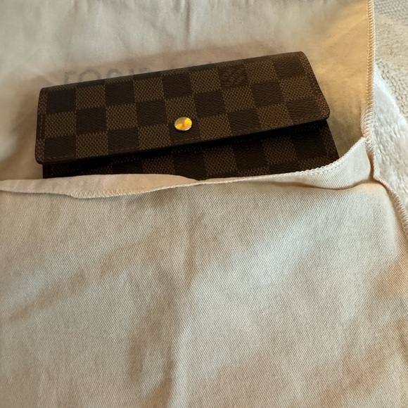 Authentic Louis Vuitton wallet in excellent condition - Picture 12 of 16
